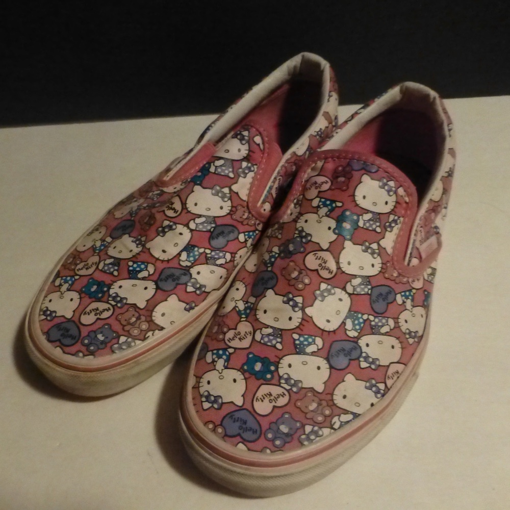 HELLO KITTY VANS SPEC EDITION PINK SLIP ONS